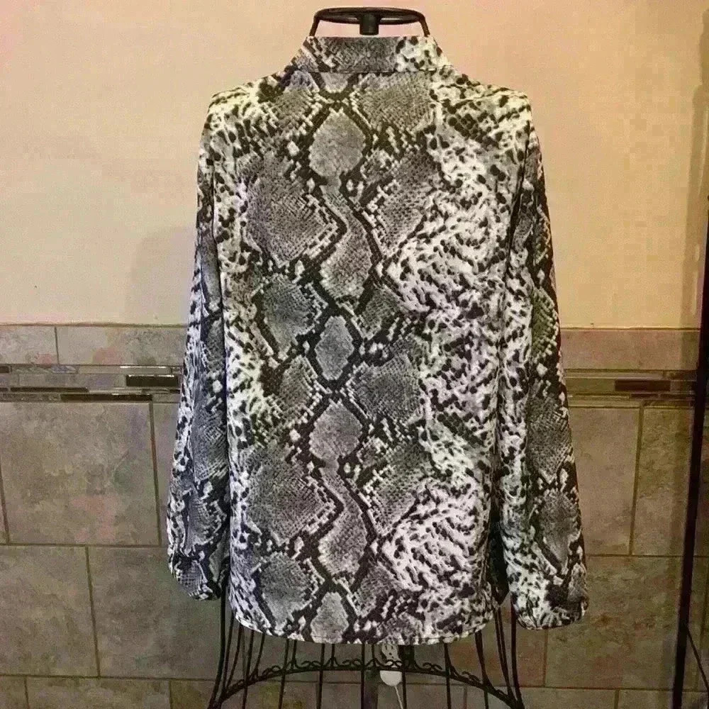 Shien Pattern Blouse - Picture 3 of 5